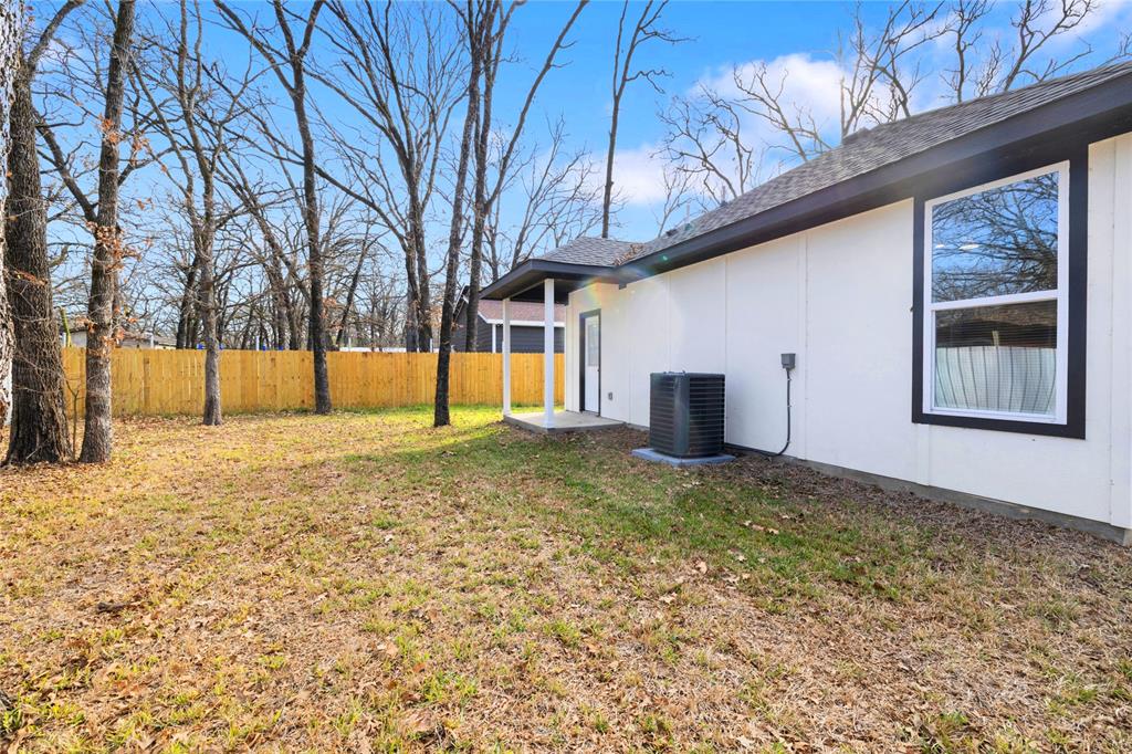 120 Red Bird Lane Mabank, TX 75156 - Photo 20 of 23 a view of empty room with a yard