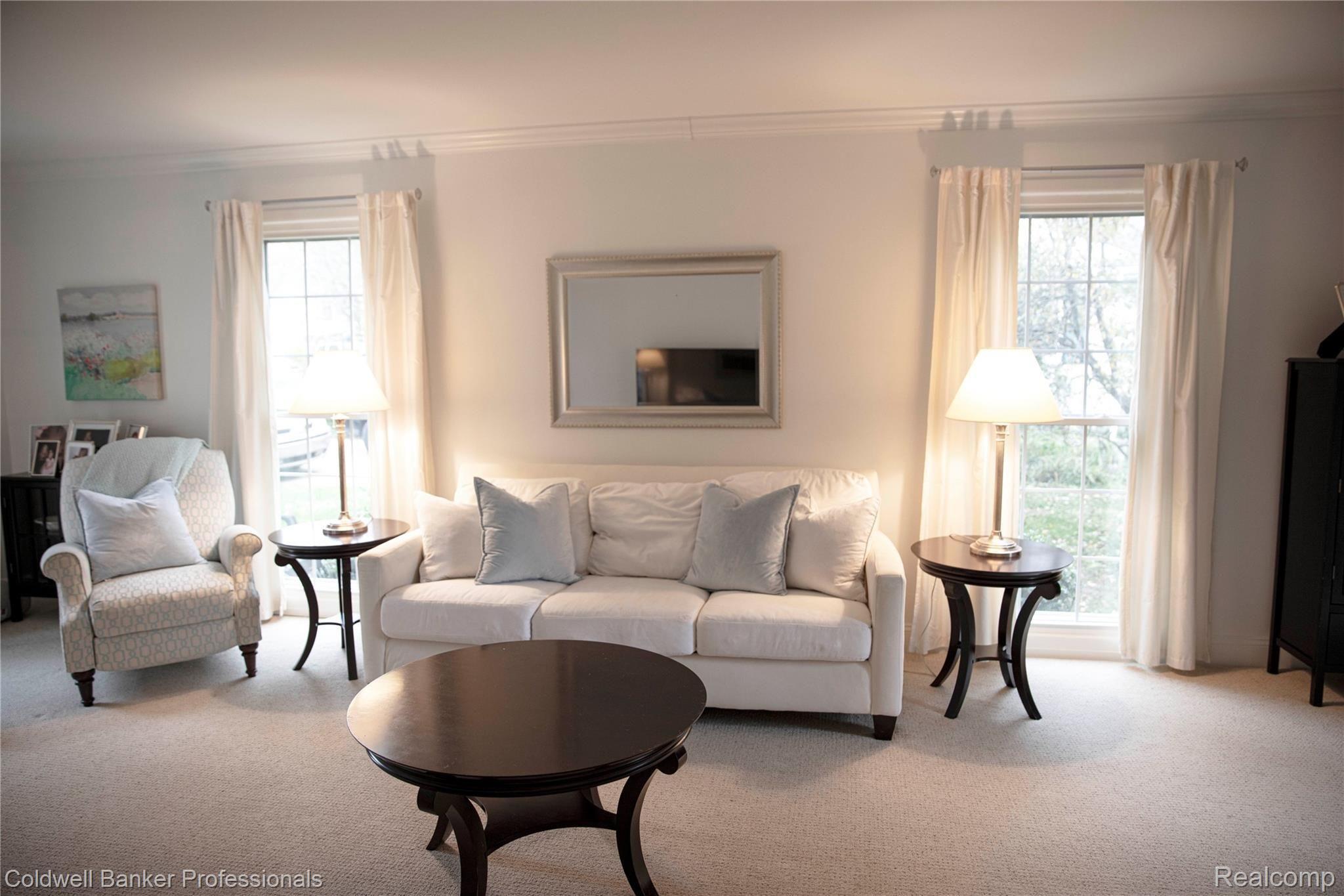 Large elegant living room.