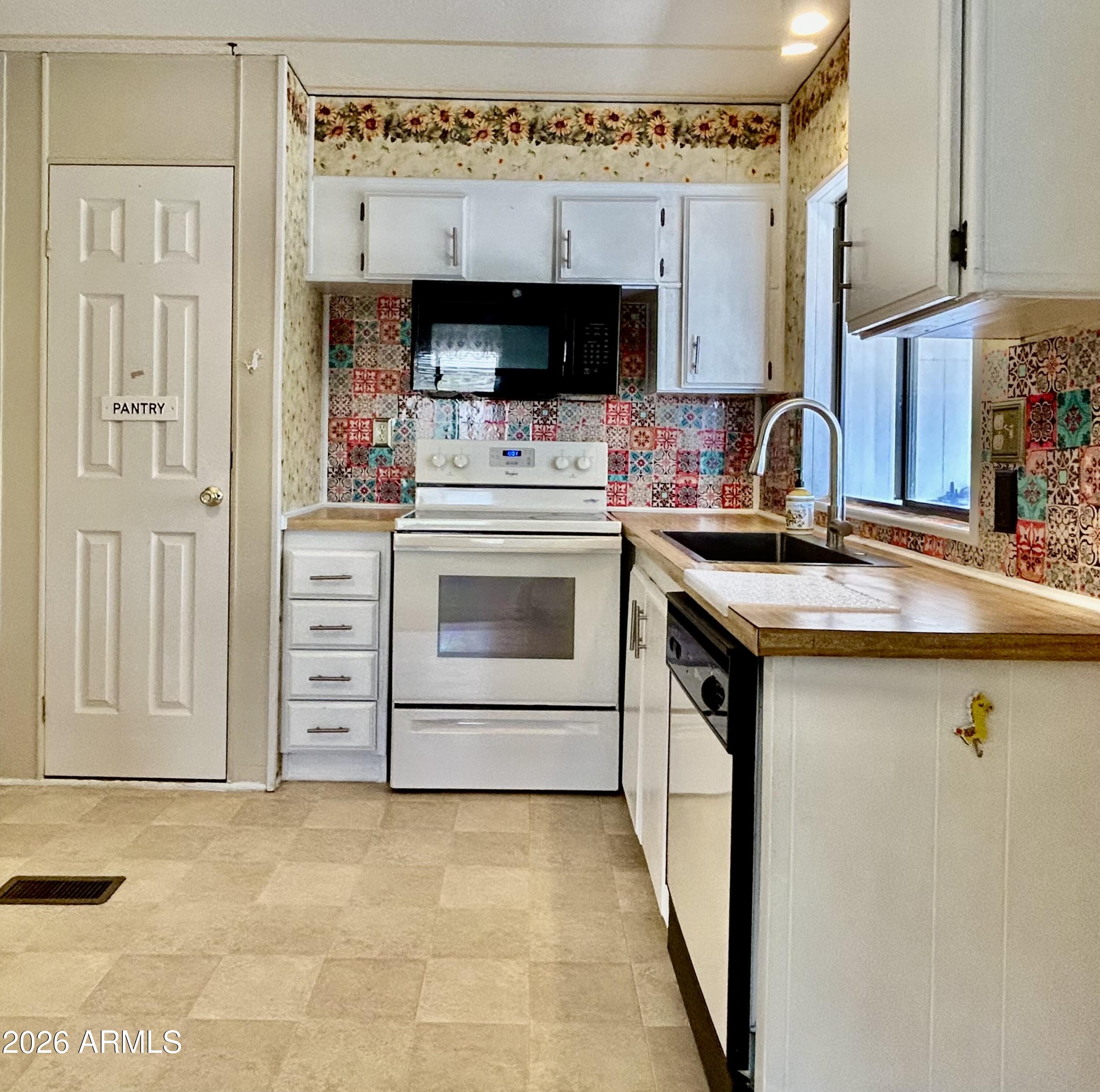 200 East Knox Road, Unit 100 Chandler, AZ 85225 - Photo 9 of 18 kitchen2
