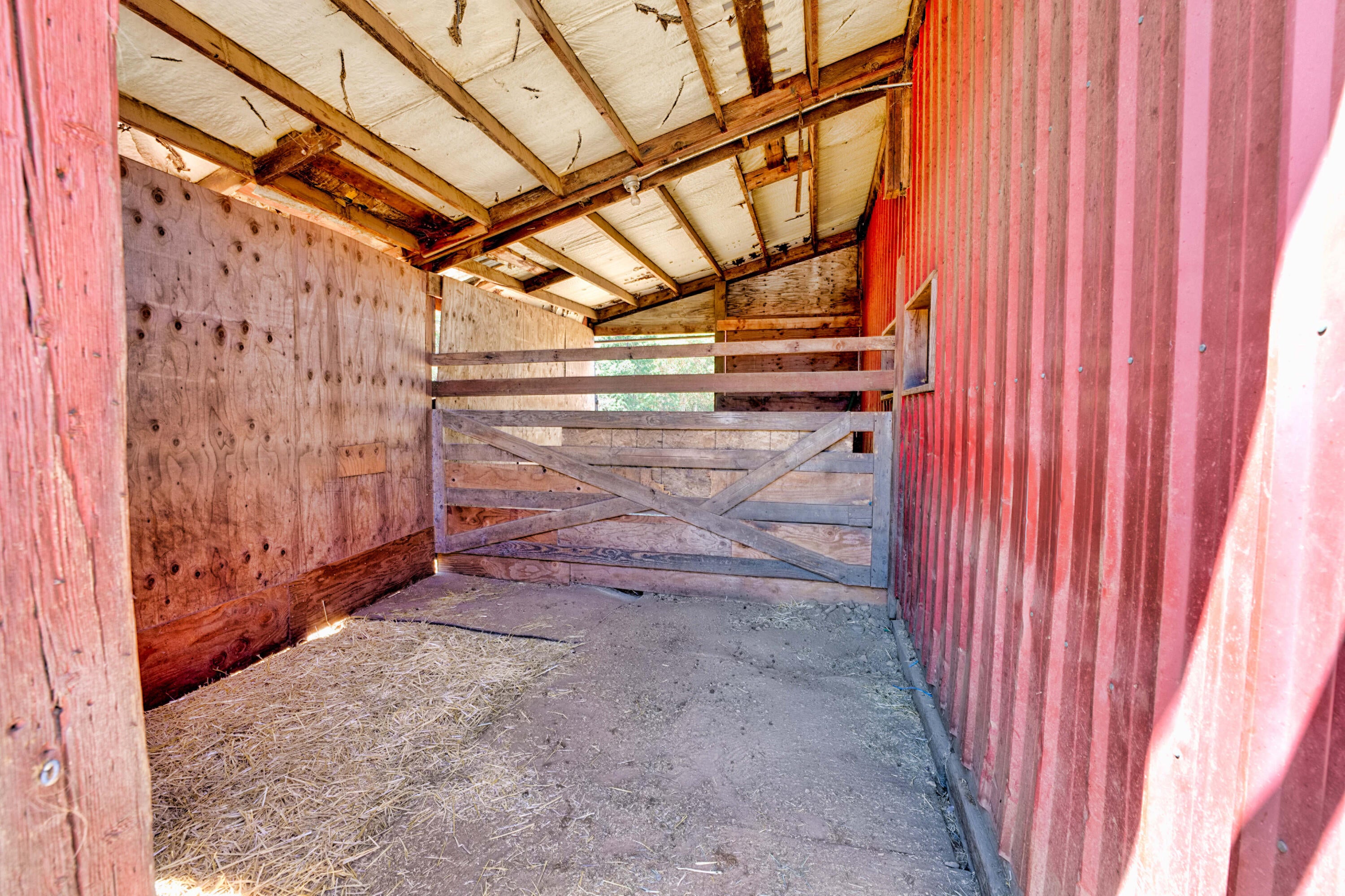 2061 Pine Grove Road Rogue River, OR 97537 - Photo 27 of 67 Horse Barn 2