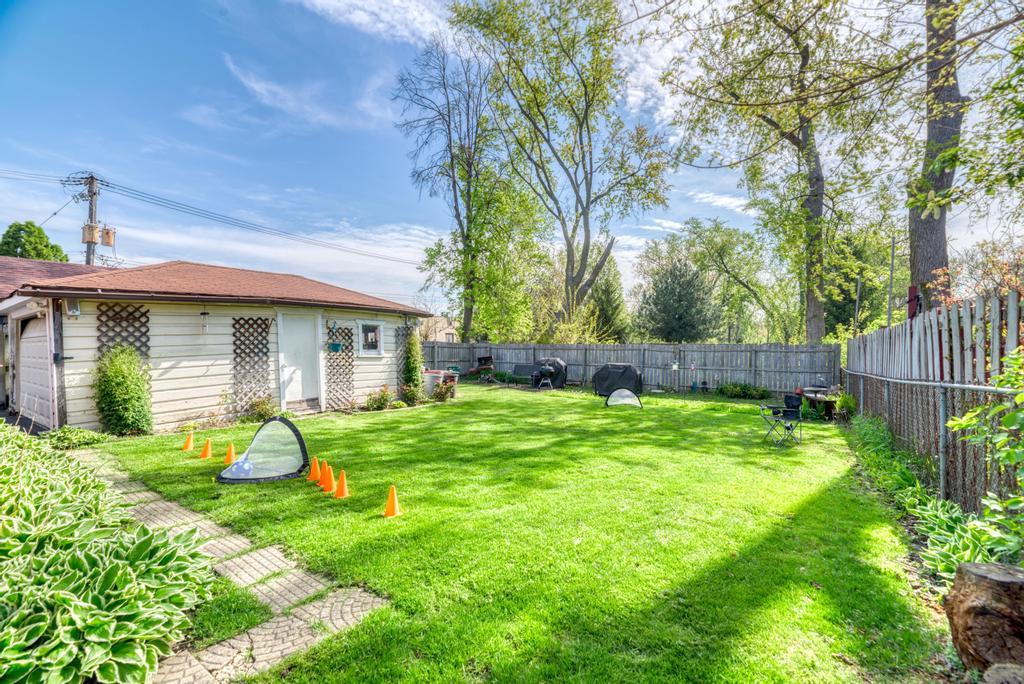 1431 North Hillside Avenue Berkeley, IL 60163 - Photo 26 of 29 a front view of a house with garden