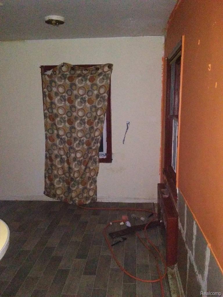 8665 Evergreen Road Detroit, MI 48228 - Photo 4 of 14 20190819_205800.jpg