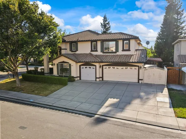 $975,000 | 4001 Bella Tuscany Drive, Modesto, CA 95356