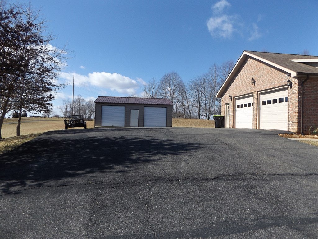 1381 Hebron Road Galax, VA 24333 - Photo 8 of 38 Gallery Image 8