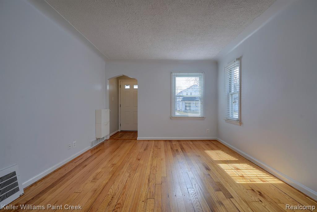 2060 Columbia Road Berkley, MI 48072 - Photo 3 of 18