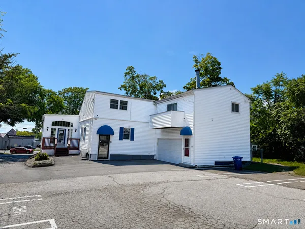 $2,750 | 311 Racebrook Road, Unit 2, Orange, CT 06477