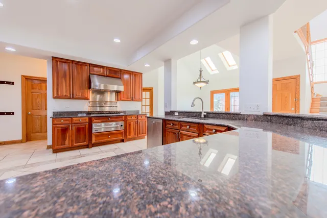 $750,000 | 27009 Ashgate Crossing, Plainfield, IL 60585