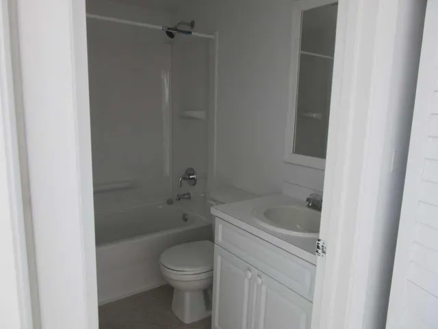 $2,300 | 1654 Royal Forest Court, West Palm Beach, FL 33406