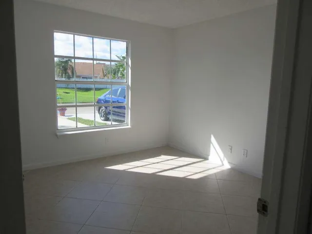 $2,300 | 1654 Royal Forest Court, West Palm Beach, FL 33406