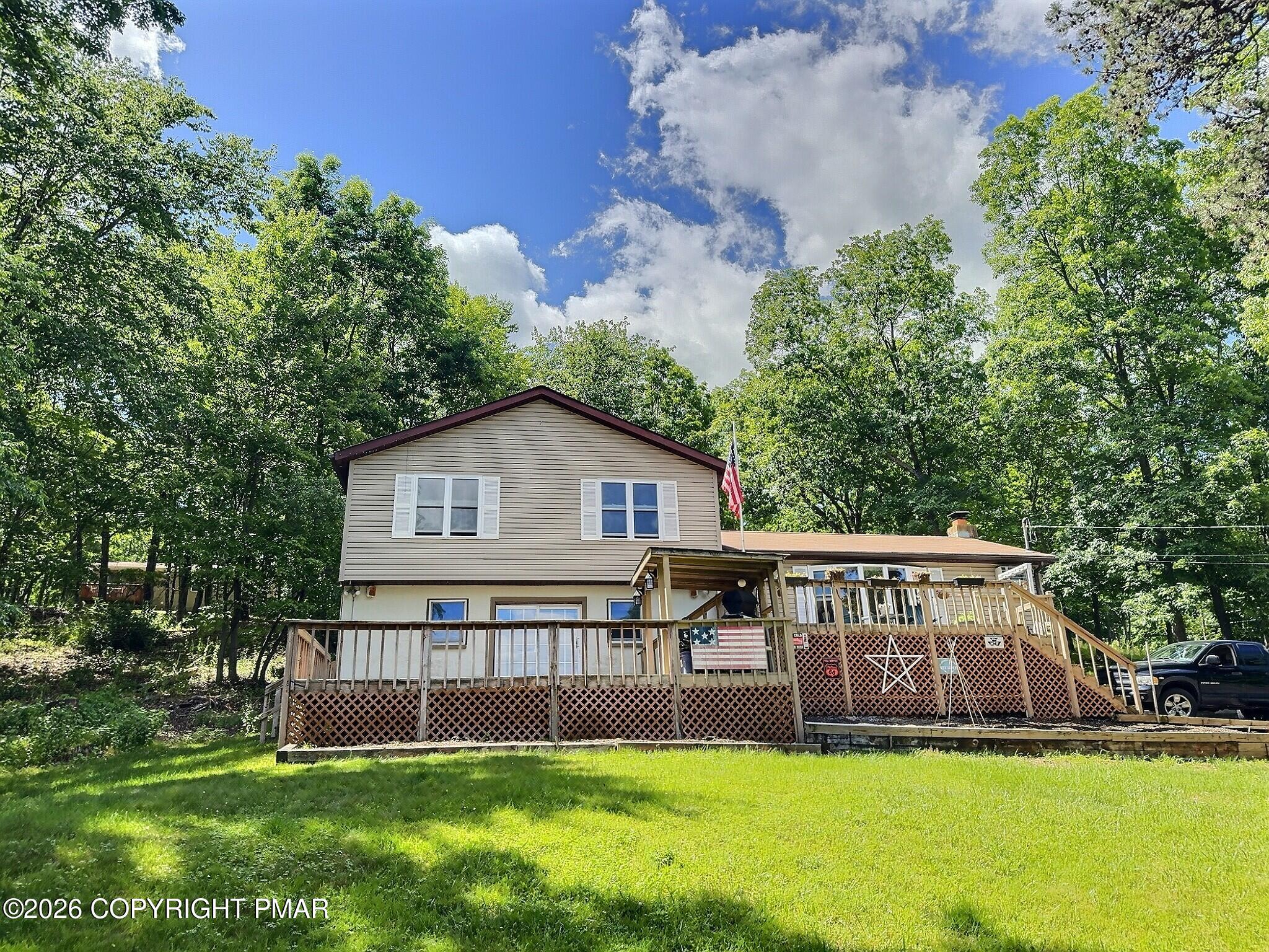 3207 Pine Ridge Drive East Bushkill, PA 18324 - Photo 1 of 14 o0rr50frslp
