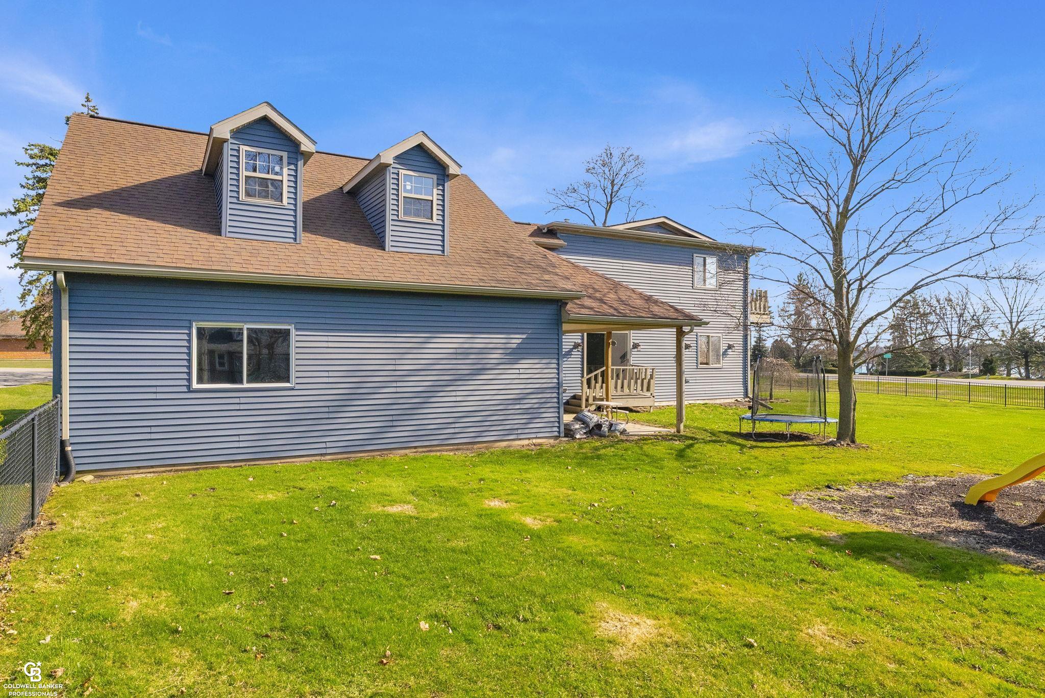 2018 River Road St. Clair, MI 48079 - Photo 10 of 59 50171469-99566c39-1c5e-47b5-85a5-c9bd81902ce2.JPG