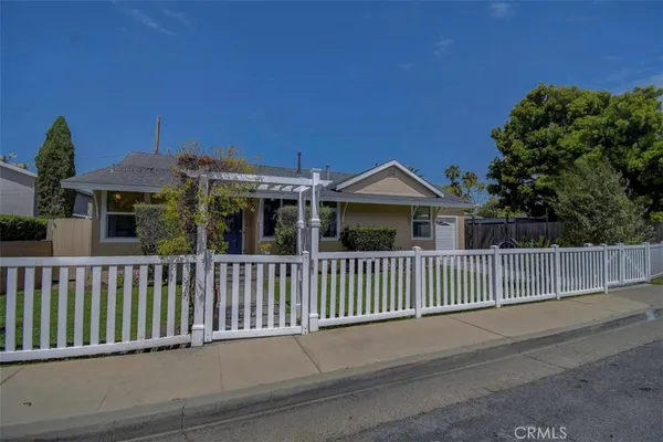 $5,500 | 138 Walnut Street, Costa Mesa, CA 92627