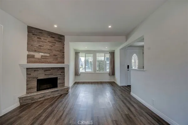 $5,500 | 138 Walnut Street, Costa Mesa, CA 92627