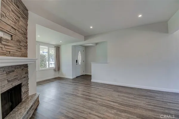 $5,500 | 138 Walnut Street, Costa Mesa, CA 92627