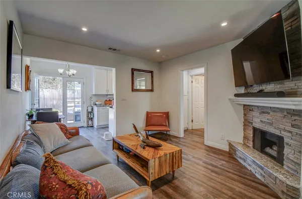 $5,500 | 138 Walnut Street, Costa Mesa, CA 92627