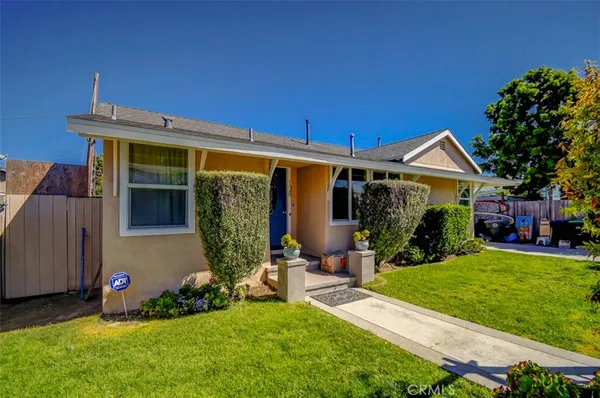 $5,500 | 138 Walnut Street, Costa Mesa, CA 92627