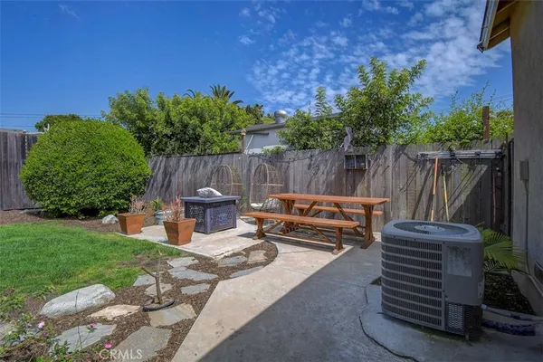 $5,500 | 138 Walnut Street, Costa Mesa, CA 92627