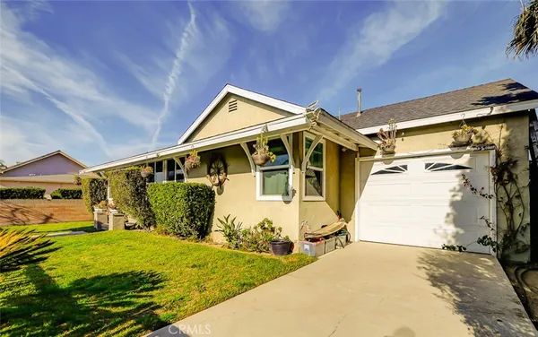 $5,500 | 138 Walnut Street, Costa Mesa, CA 92627