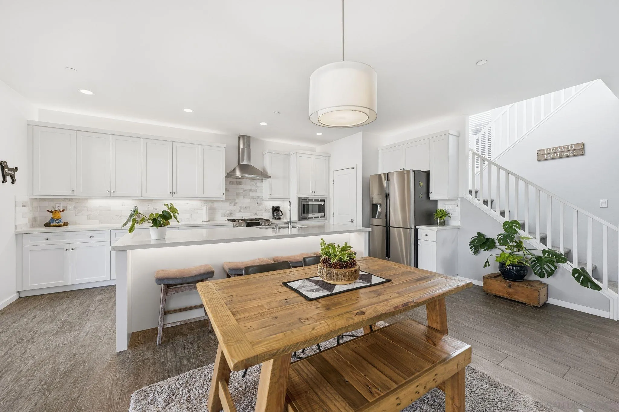 8337 Summit Way San Diego, CA 92108 - Photo 20 of 61 a kitchen with a table and chairs in it