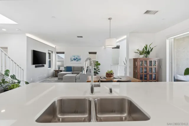 $1,575,000 | 8337 Summit Way, San Diego, CA 92108