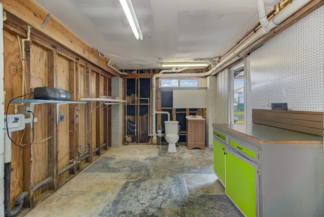 $350,000 | 170 Barracuda Street, Bayou Vista, TX 77563