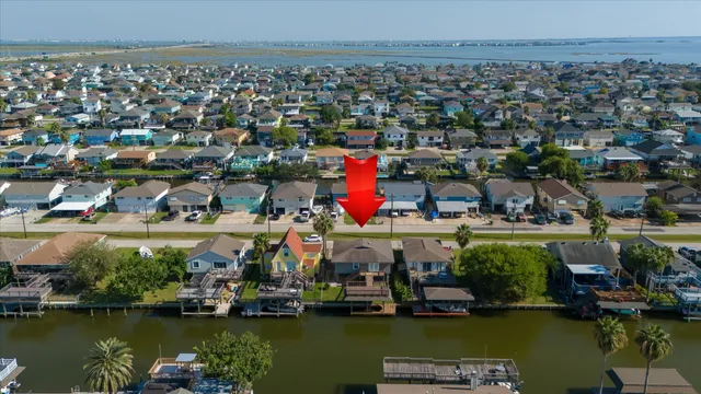 $350,000 | 170 Barracuda Street, Bayou Vista, TX 77563