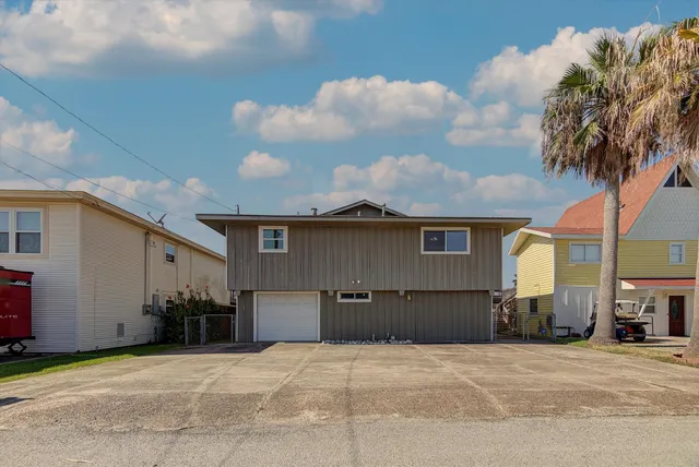 $350,000 | 170 Barracuda Street, Bayou Vista, TX 77563