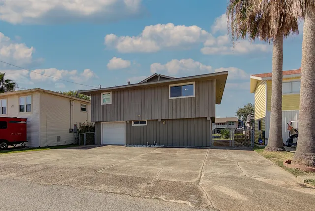 $350,000 | 170 Barracuda Street, Bayou Vista, TX 77563