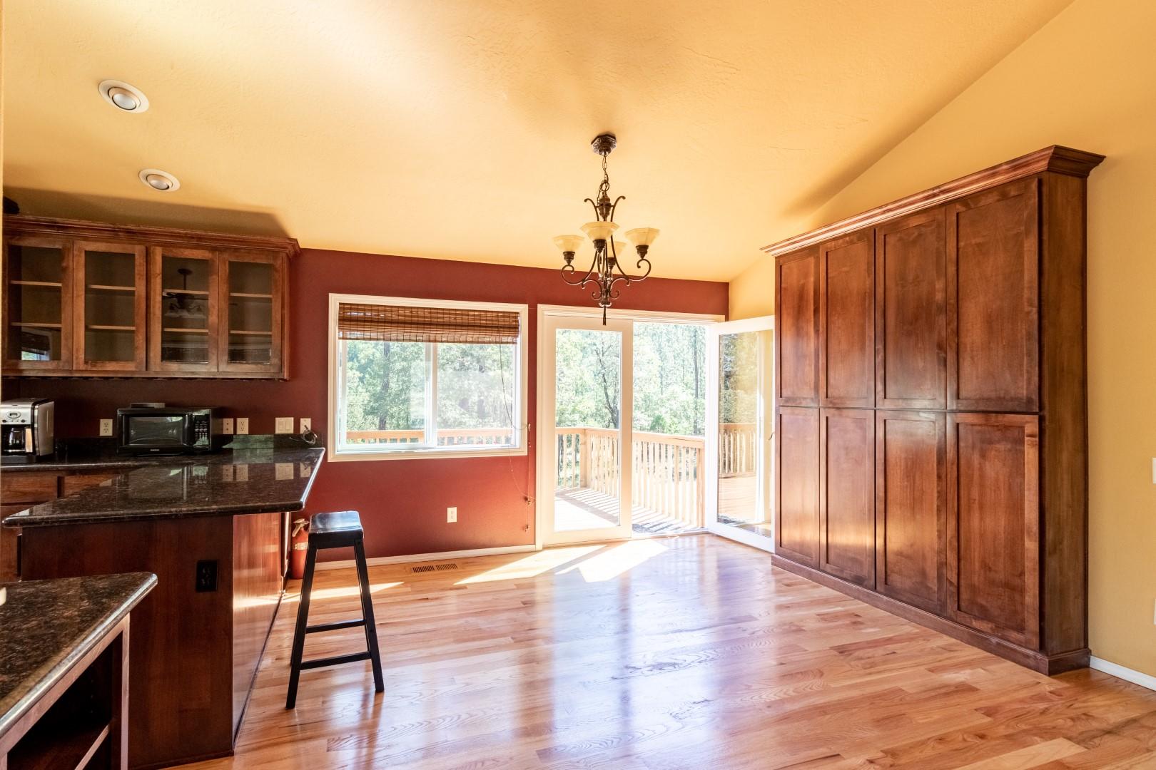 3441 North Obenchain Road Eagle Point, OR 97524 - Photo 6 of 36 8