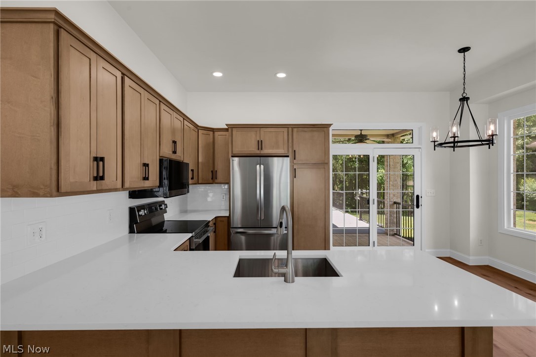 623 Bridgeview Avenue Chester, WV 26034 - Photo 6 of 47 Eat-in kitchen featuring stainless steel appliances