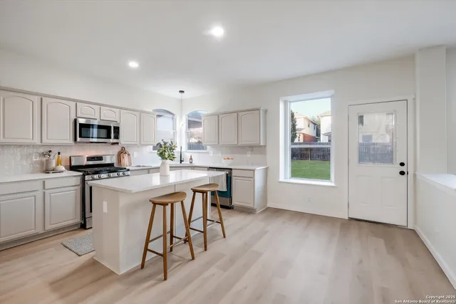 $499,888 | 8907 Imperial Cross, Helotes, TX 78023