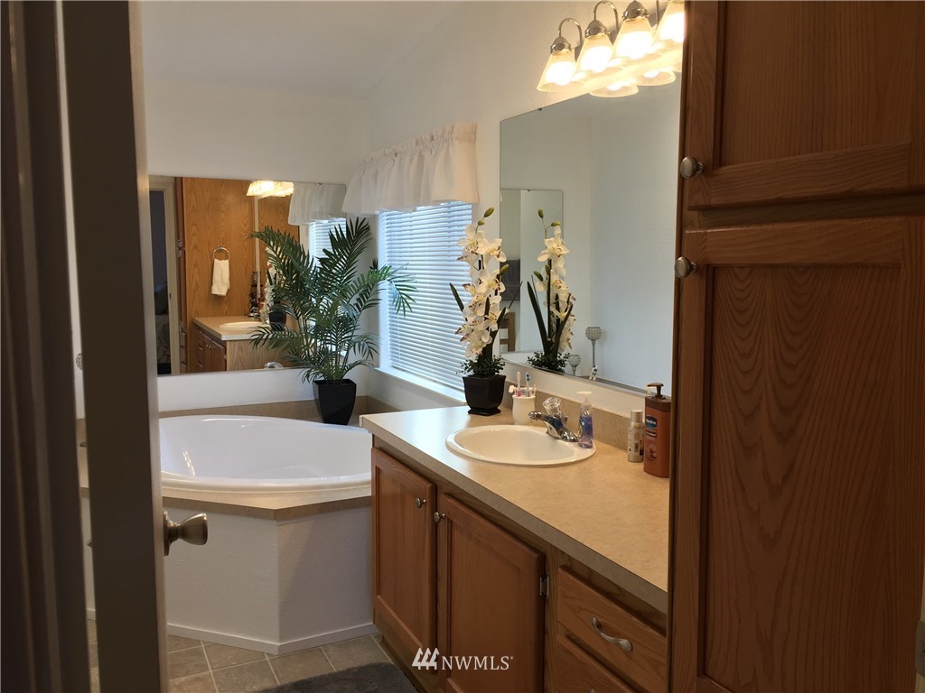 10900 Kuhlman Road Southeast, Unit 2 Olympia, WA 98513 - Photo 7 of 23 Gallery Image 7