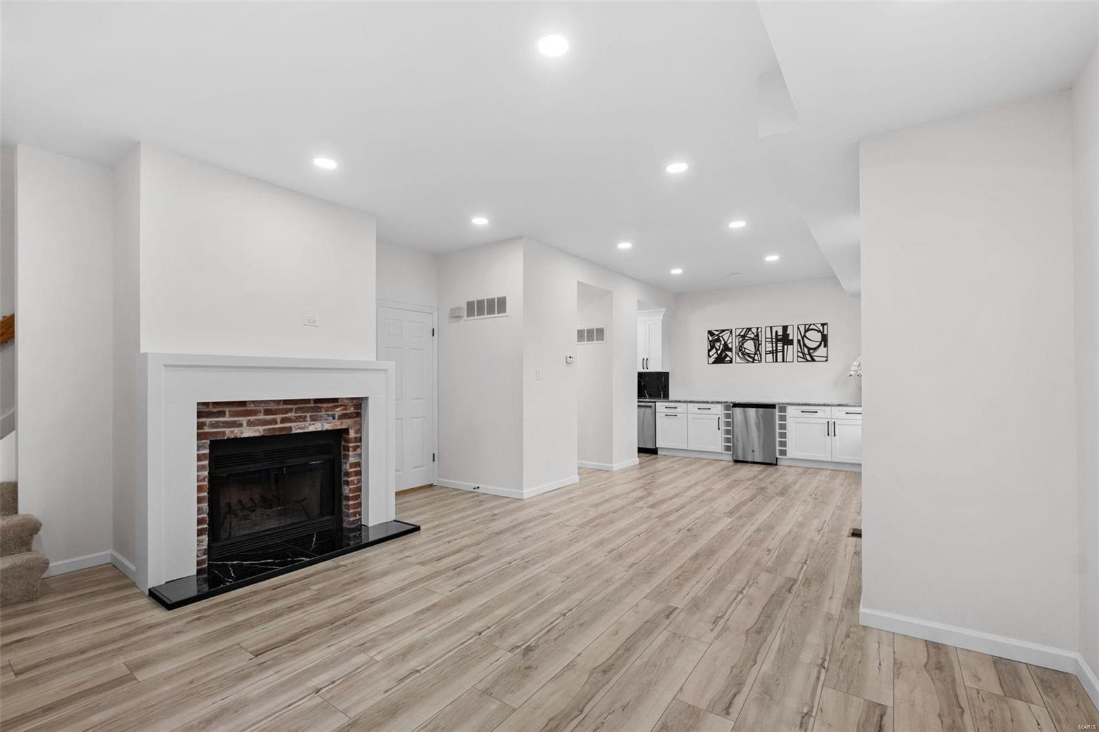 327 North Boyle Ave Unit E4  