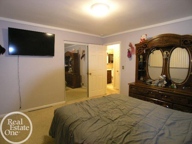 18011 Winsome Road Fraser, MI 48026 - Photo 13 of 38 50097694-12.JPG