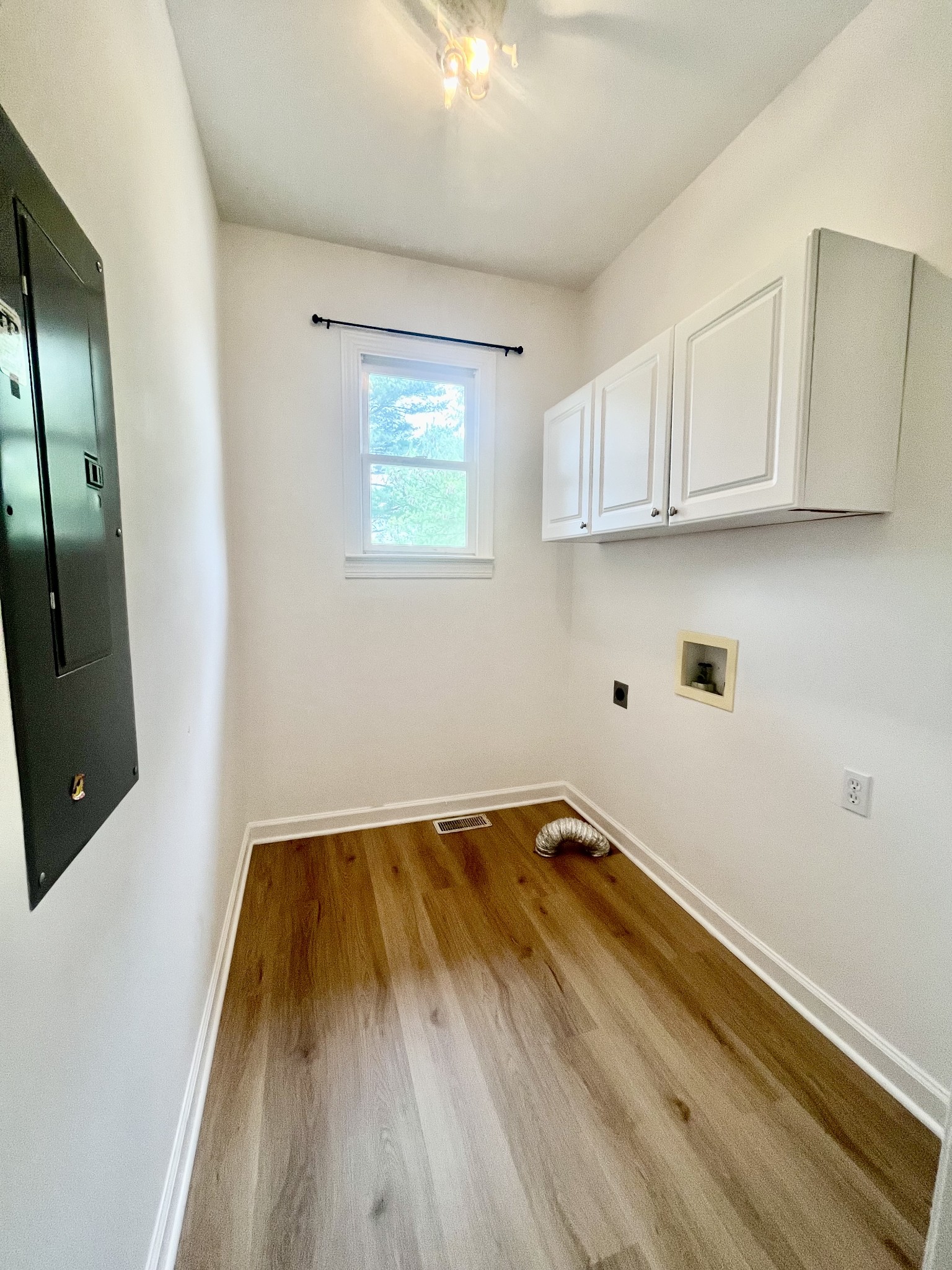 650 Vanderbilt Road Mount Juliet, TN 37122 - Photo 18 of 45 a room with a bed and cabinets