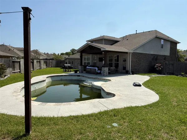 a view of house with outdoor space tub and porch