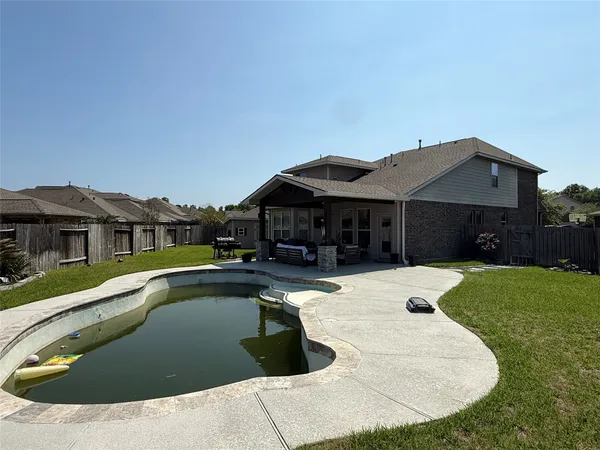 a view of a house with backyard and sitting area