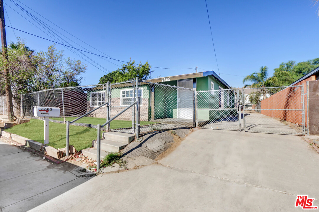 2685 Hall Avenue Riverside, CA 92509 - Photo 2 of 14