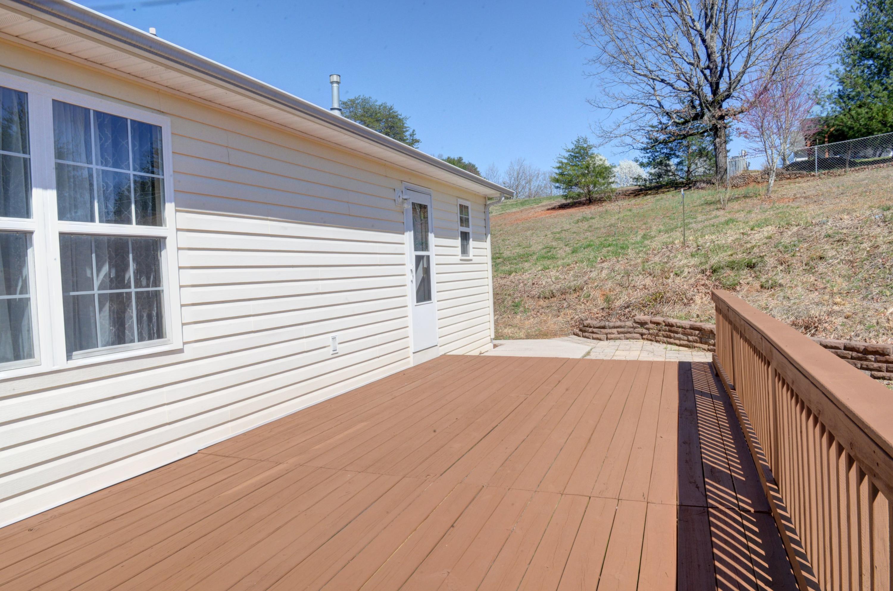 10008 Back Valley Road Evensville, TN 37332 - Photo 29 of 38 29.Back Valley Back Deck