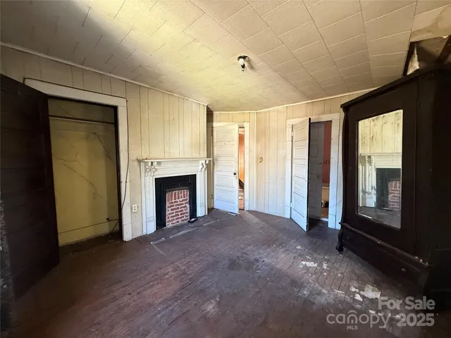 a view of livingroom with hardwood floor and window
