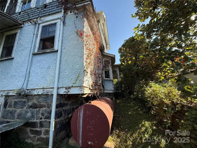 $290,000 | 289 South French Broad Avenue, Asheville, NC 28801