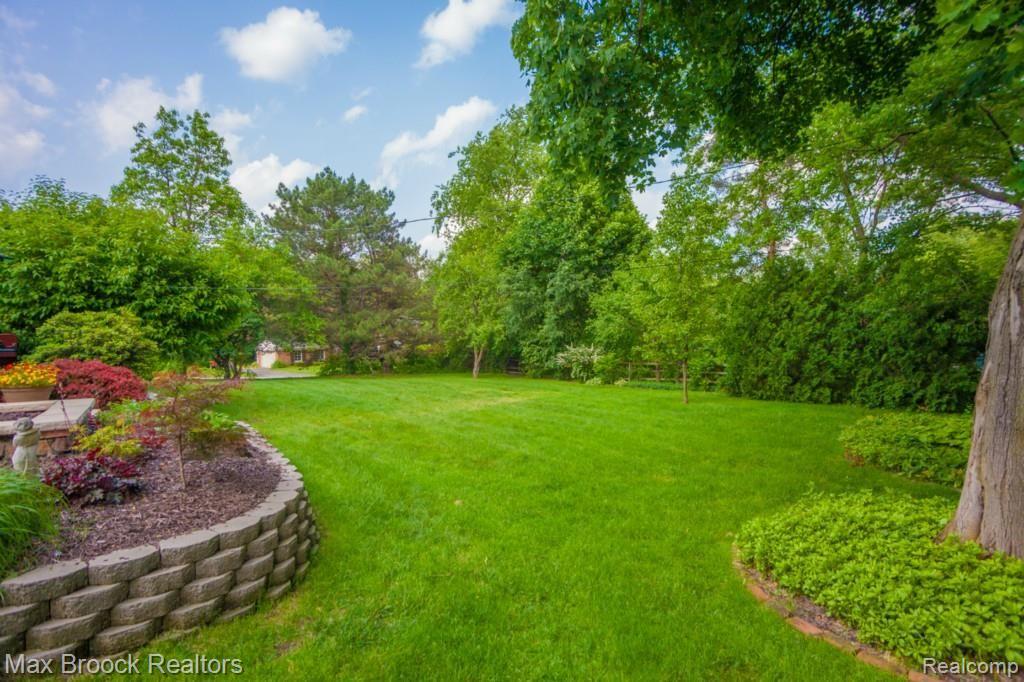 2715 Hunters Hill Road Bloomfield Hills, MI 48304 - Photo 41 of 45 IMG_1912.jpg