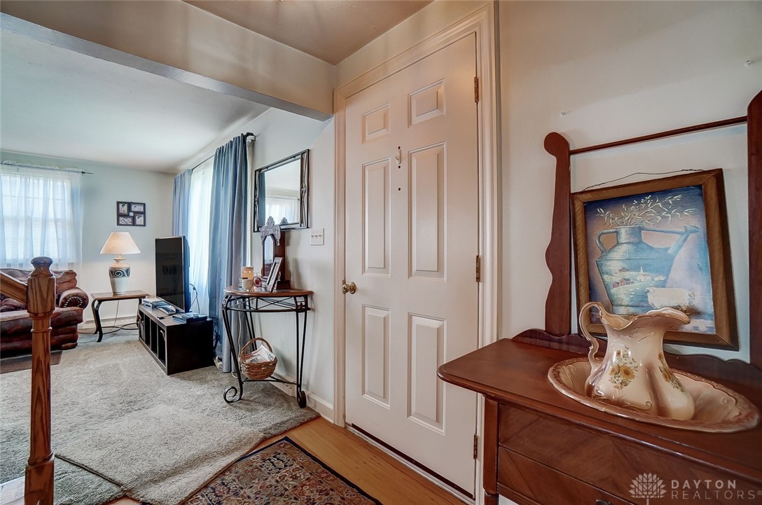 1039 Robin Road Springfield, OH 45503 - Photo 4 of 52