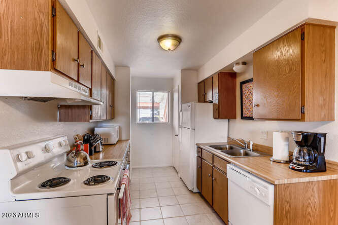 540 South West Road, Unit 21 Wickenburg, AZ 85390 - Photo 3 of 16 540 S West Rd Unit 21-small-003-3-Kitche