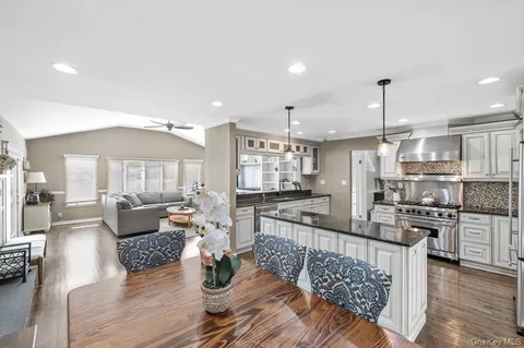$1,488,000 | 9 Delaware Avenue, Jericho, NY 11753