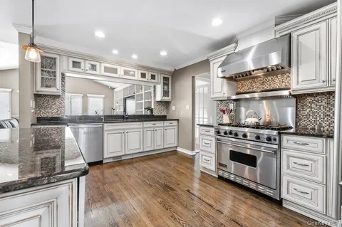 $1,488,000 | 9 Delaware Avenue, Jericho, NY 11753