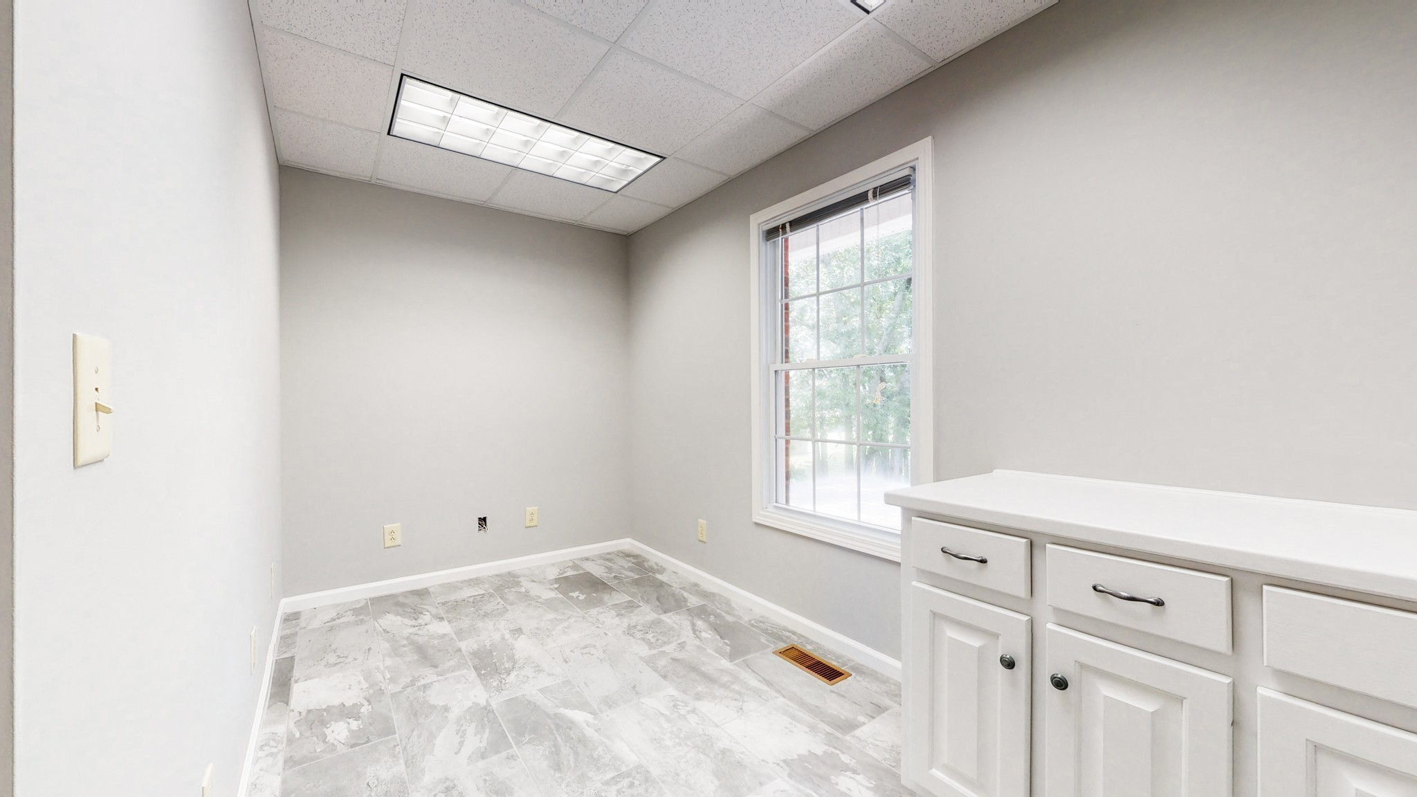 656 Greenvale Road Milton, TN 37118 - Photo 20 of 43 a view of a bedroom with window