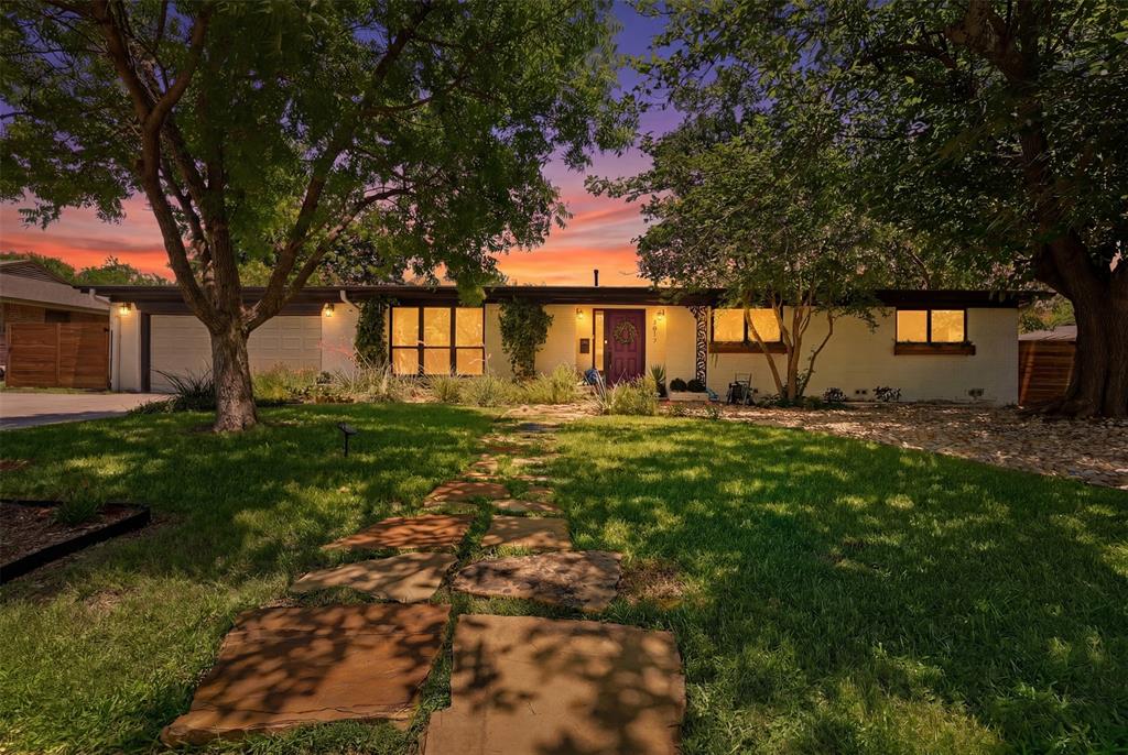 3817 Springbranch Drive Benbrook, TX 76116 - Photo 2 of 31 Welcome to 3817 Springbranch Dr!