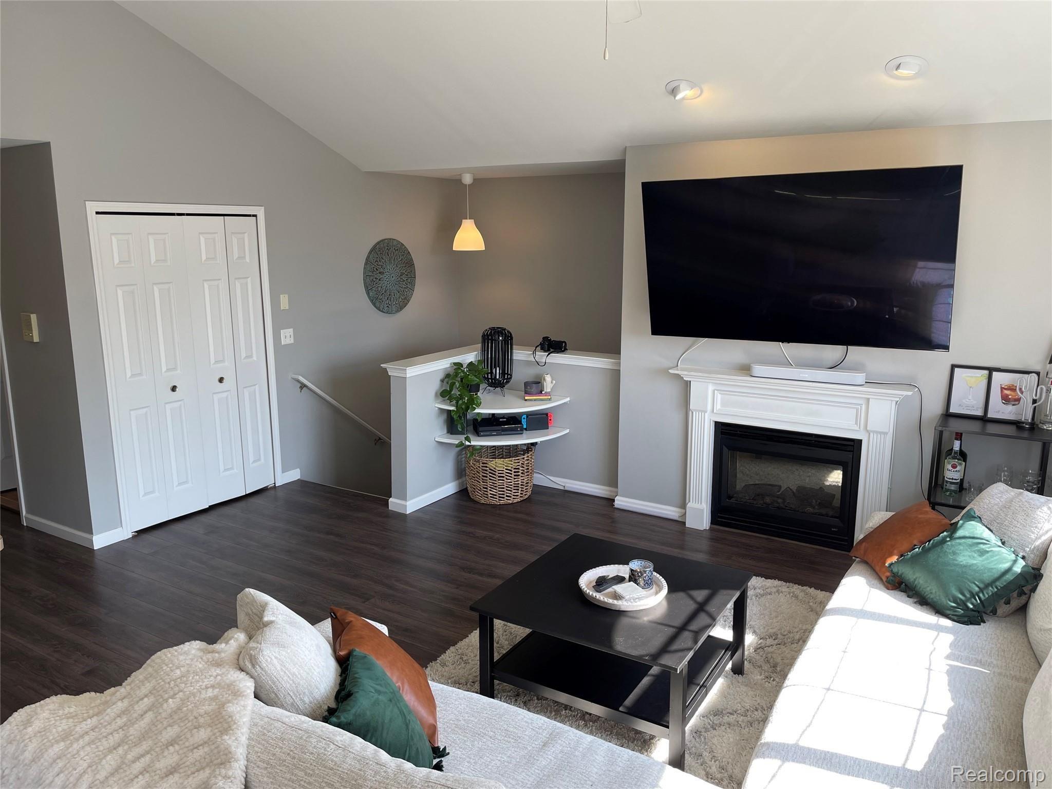 46100 Rhodes Drive, Unit 330 Macomb, MI 48044 - Photo 5 of 21 IMG_3225.jpg