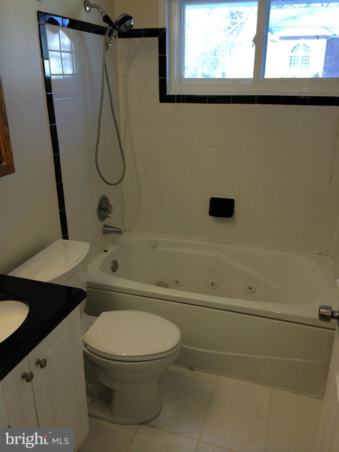 7405 Gresham Street Springfield, VA 22151 - Photo 11 of 21 Bath